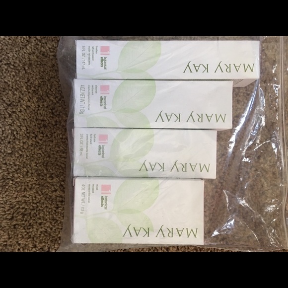 Mary Kay Botanicals Facial Cleansing Set-Dry Skin - Picture 2 of 3